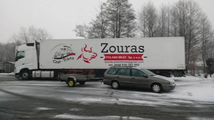 Grafika reklamowa na naczepie