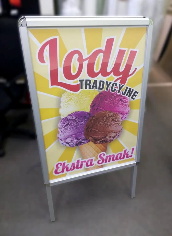 Potykacz reklamowy lodziarni